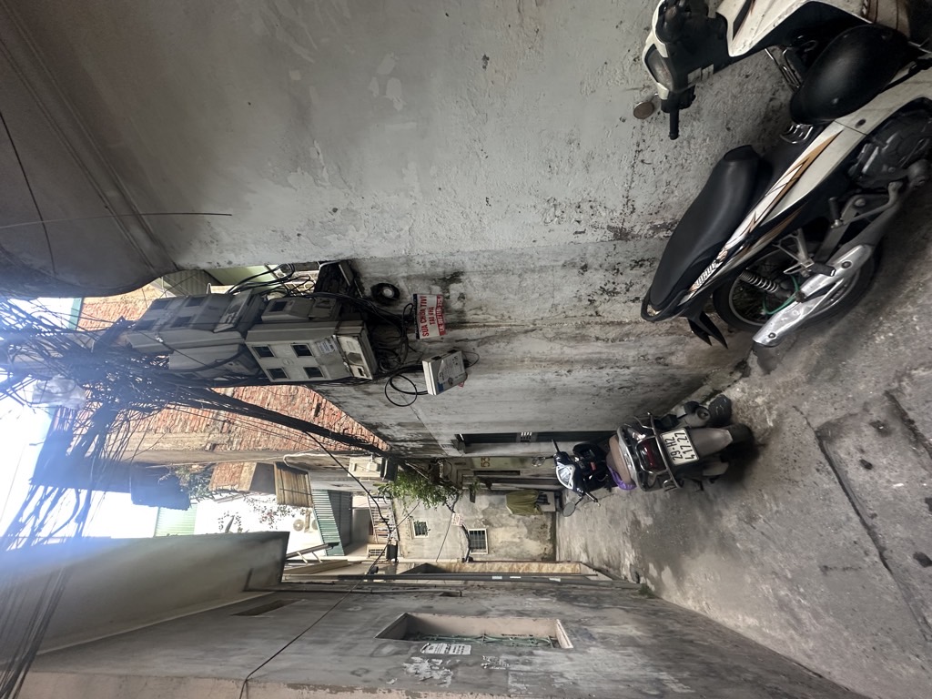 Bán nhà Xã Đàn - diện tích 75,6m2 2 tầng - Nhà cũ hiện đang cấp 4, nhà chúng tôi đang xây gian để cho thuê - giá 12,6 tỷ