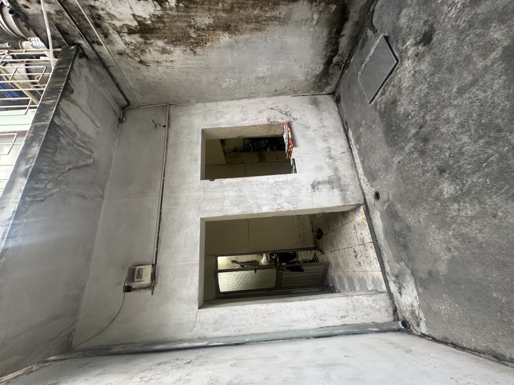 Bán nhà Xã Đàn - diện tích 75,6m2 2 tầng - Nhà cũ hiện đang cấp 4, nhà chúng tôi đang xây gian để cho thuê - giá 12,6 tỷ