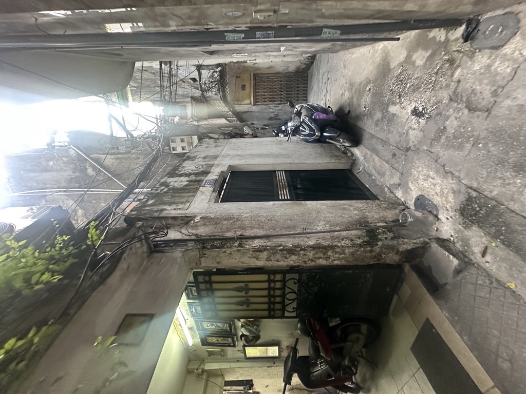 Bán nhà Xã Đàn - diện tích 75,6m2 2 tầng - Nhà cũ hiện đang cấp 4, nhà chúng tôi đang xây gian để cho thuê - giá 12,6 tỷ