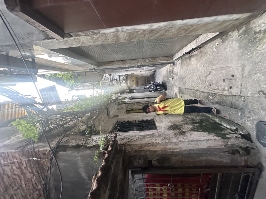 Bán nhà Xã Đàn - diện tích 75,6m2 2 tầng - Nhà cũ hiện đang cấp 4, nhà chúng tôi đang xây gian để cho thuê - giá 12,6 tỷ