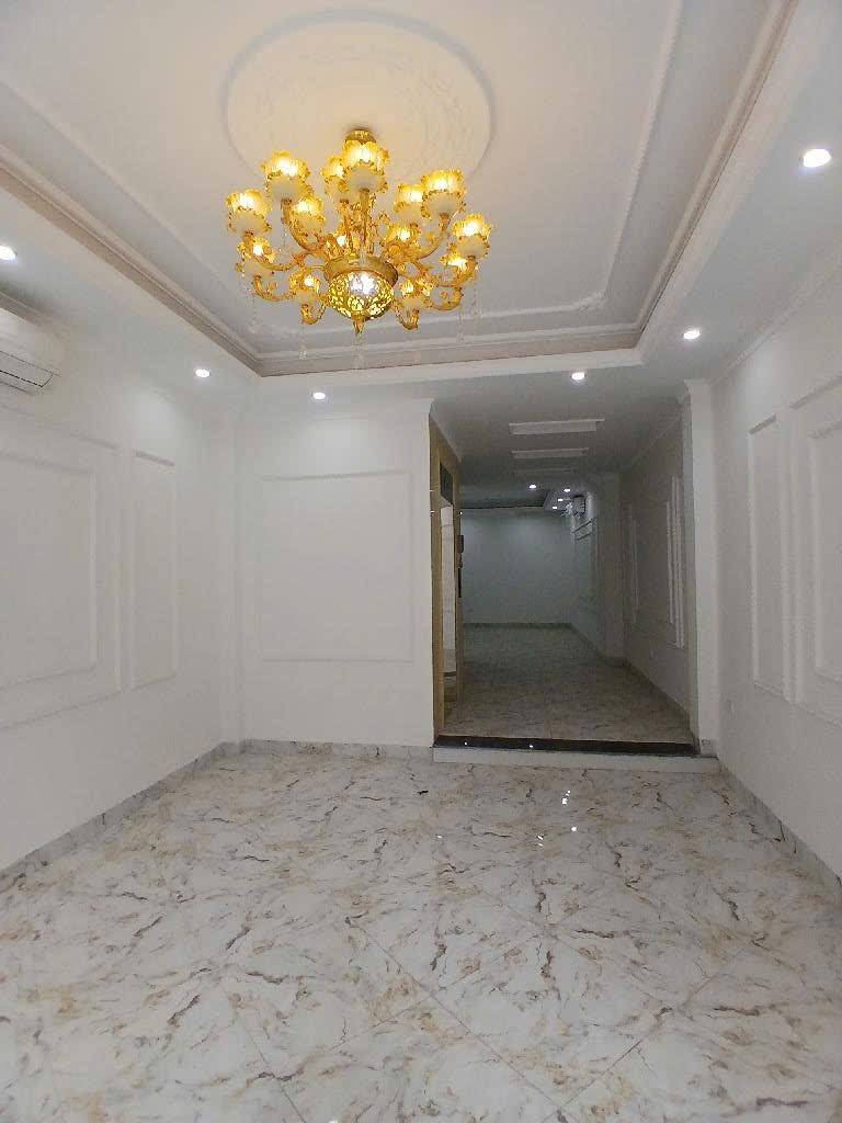 Bán nhà Lĩnh Nam - diện tích 66.1m2 5 tầng - Ngõ thông ô tô tránh - giá 15,8 tỷ