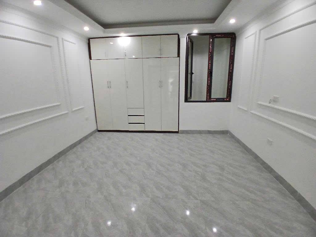 Bán nhà Lĩnh Nam - diện tích 66.1m2 5 tầng - Ngõ thông ô tô tránh - giá 15,8 tỷ