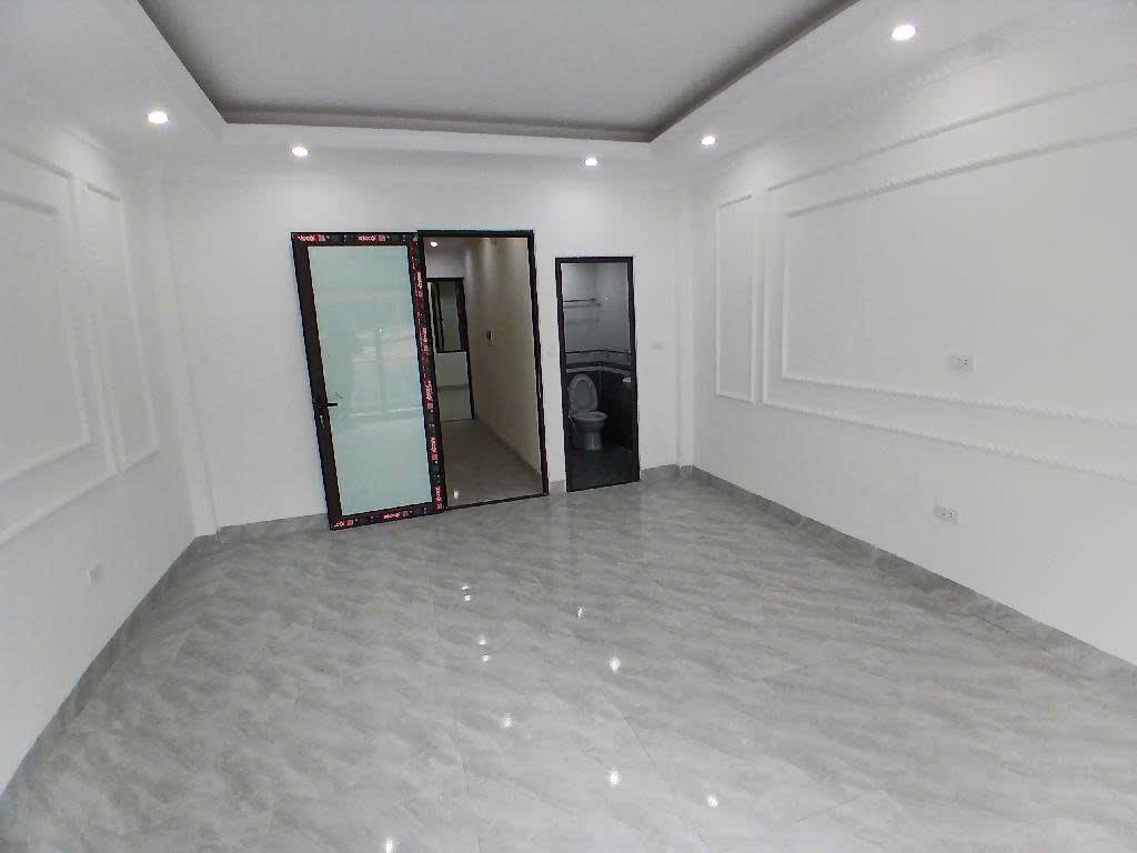 Bán nhà Lĩnh Nam - diện tích 66.1m2 5 tầng - Ngõ thông ô tô tránh - giá 15,8 tỷ