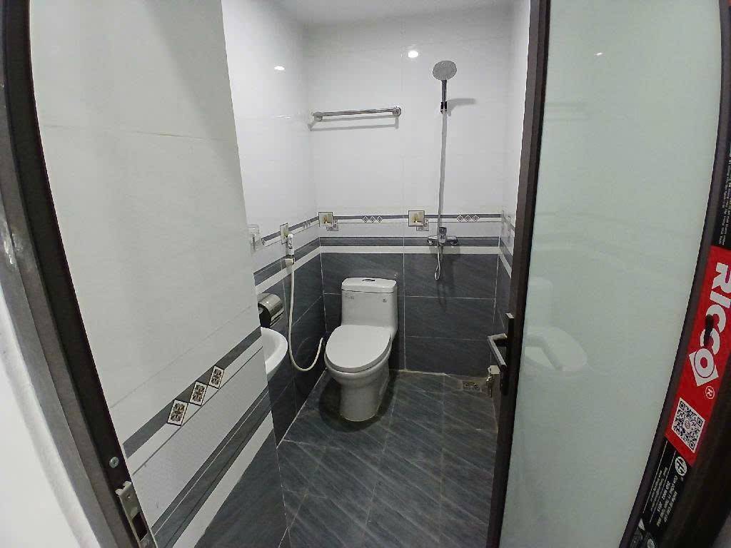 Bán nhà Lĩnh Nam - diện tích 66.1m2 5 tầng - Ngõ thông ô tô tránh - giá 15,8 tỷ