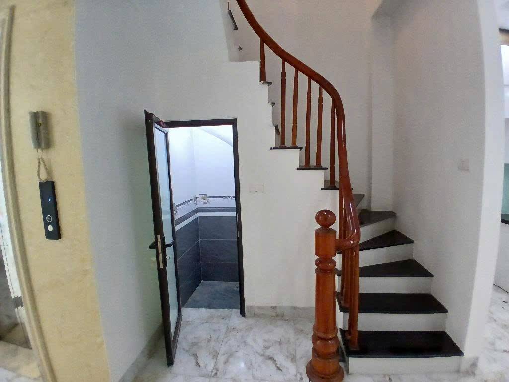 Bán nhà Lĩnh Nam - diện tích 66.1m2 5 tầng - Ngõ thông ô tô tránh - giá 15,8 tỷ