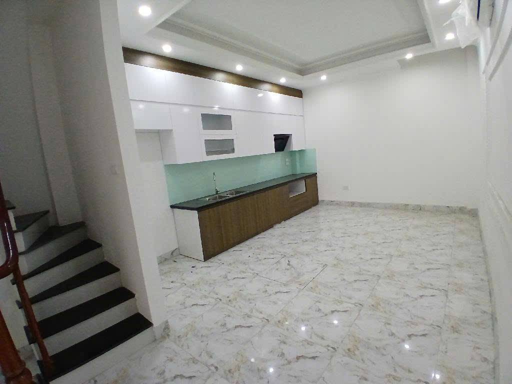 Bán nhà Lĩnh Nam - diện tích 66.1m2 5 tầng - Ngõ thông ô tô tránh - giá 15,8 tỷ