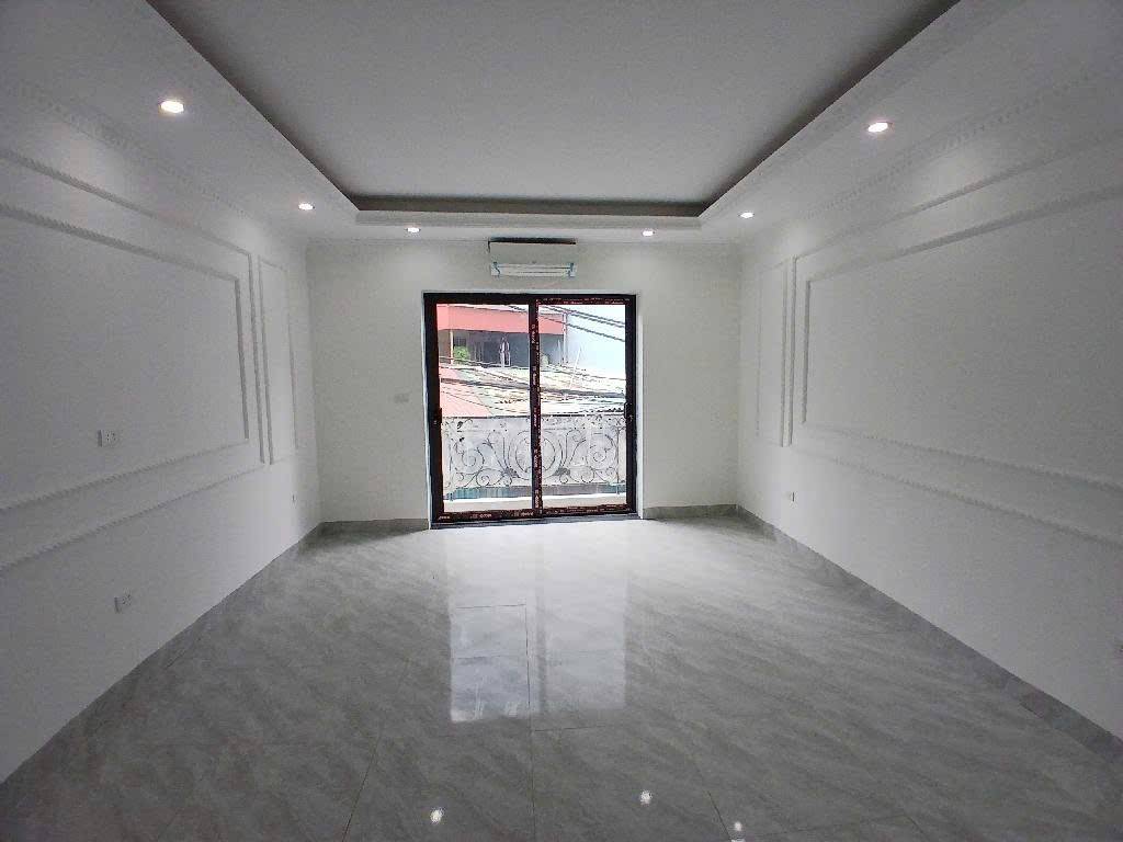 Bán nhà Lĩnh Nam - diện tích 66.1m2 5 tầng - Ngõ thông ô tô tránh - giá 15,8 tỷ