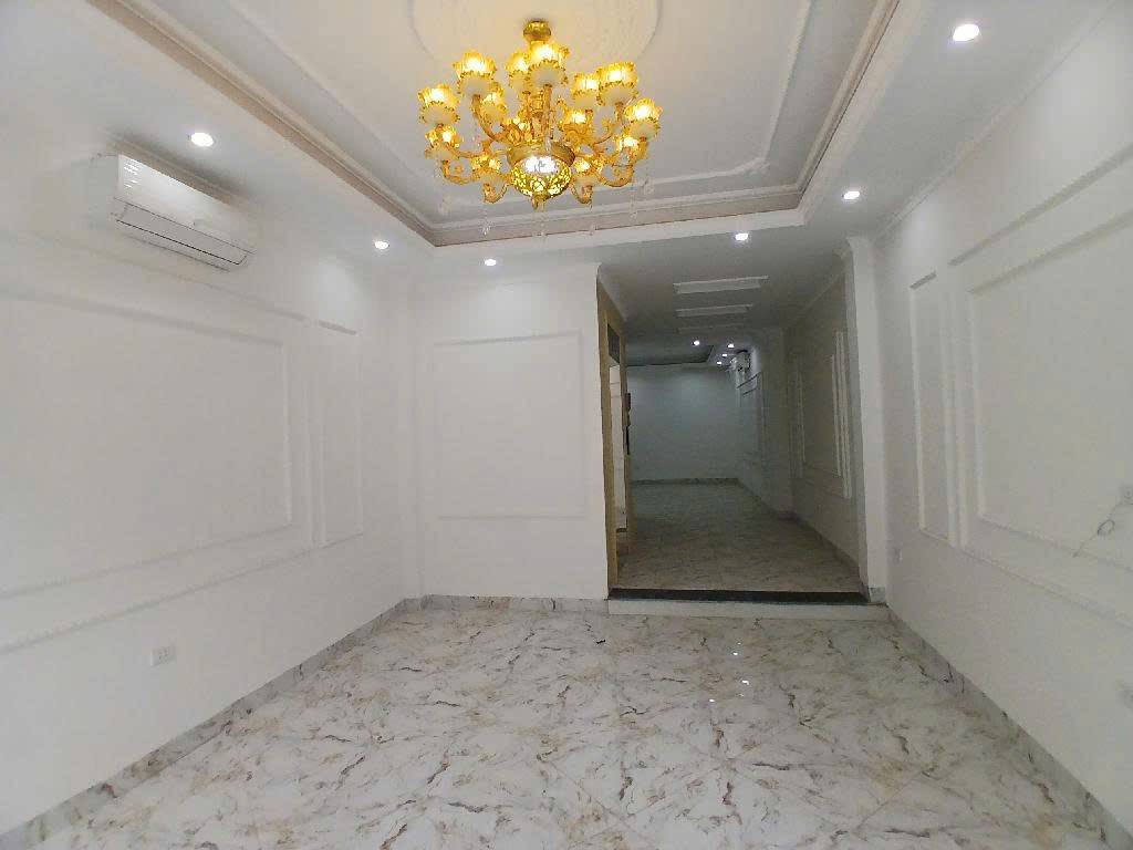 Bán nhà Lĩnh Nam - diện tích 66.1m2 5 tầng - Ngõ thông ô tô tránh - giá 15,8 tỷ