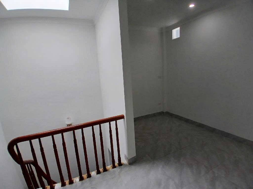 Bán nhà Lĩnh Nam - diện tích 66.1m2 5 tầng - Ngõ thông ô tô tránh - giá 15,8 tỷ