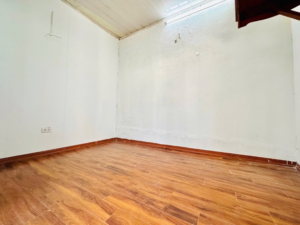 Bán nhà ngõ chợ Khâm Thiên - diện tích 6,3m2 4 tầng - Sổ đỏ riêng sẵn sàng giao dịch - giá 1,7 tỷ