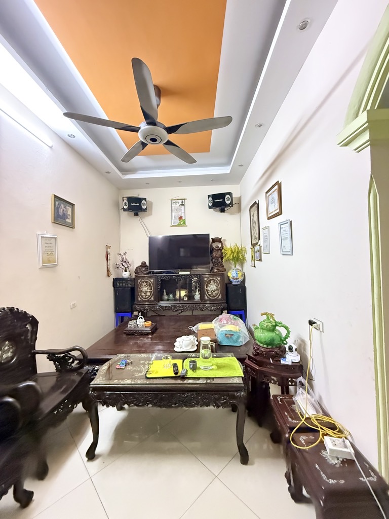 Bán nhà Lĩnh Nam - diện tích 59.9m2 2 tầng - Ô TÔ TRÁNH - giá 8,5 tỷ