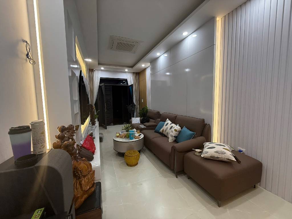 Bán nhà Thịnh Quang - diện tích 48.7m2 5 tầng - Ô tô tránh - giá 17,9 tỷ