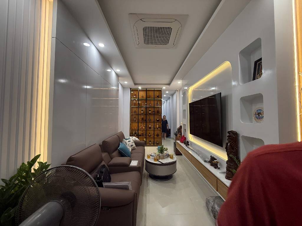 Bán nhà Thịnh Quang - diện tích 48.7m2 5 tầng - Ô tô tránh - giá 17,9 tỷ