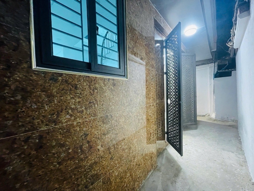 Bán nhà ngõ Hoà Bình - diện tích 30.4m2 4 tầng - Lô góc 2 mặt ngõ - giá 8,5 tỷ