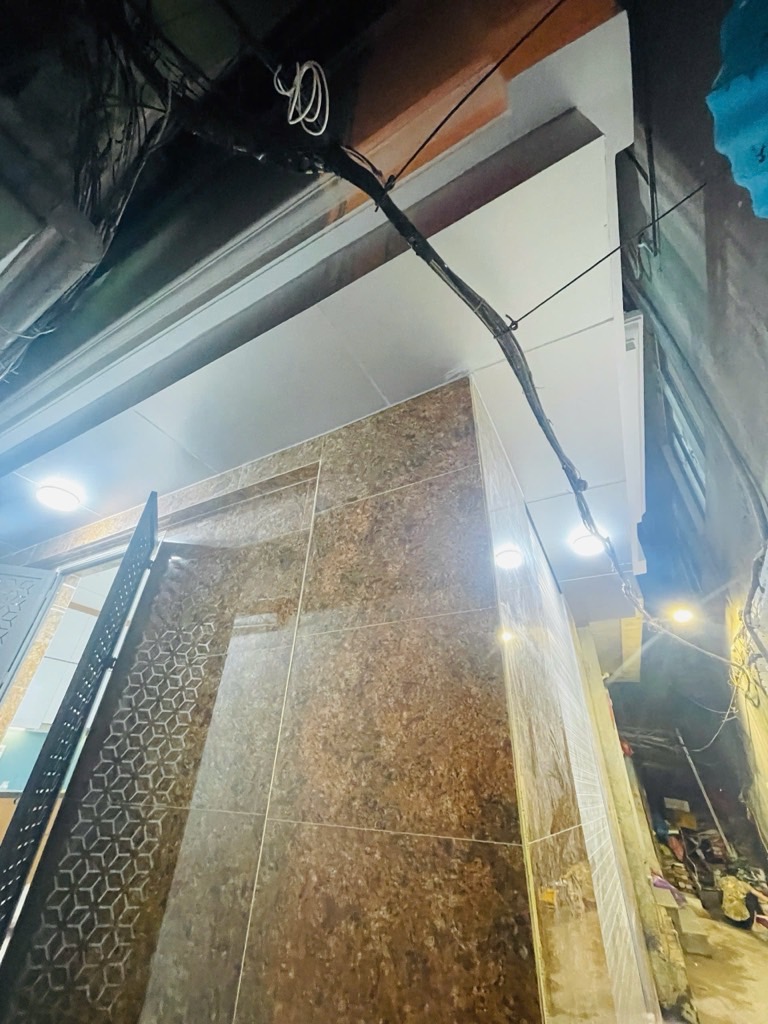 Bán nhà ngõ Hoà Bình - diện tích 30.4m2 4 tầng - Lô góc 2 mặt ngõ - giá 8,5 tỷ