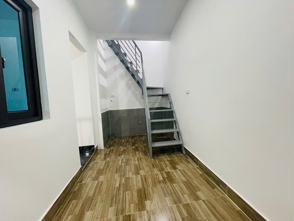 Bán nhà ngõ Hoà Bình - diện tích 30.4m2 4 tầng - Lô góc 2 mặt ngõ - giá 8,5 tỷ