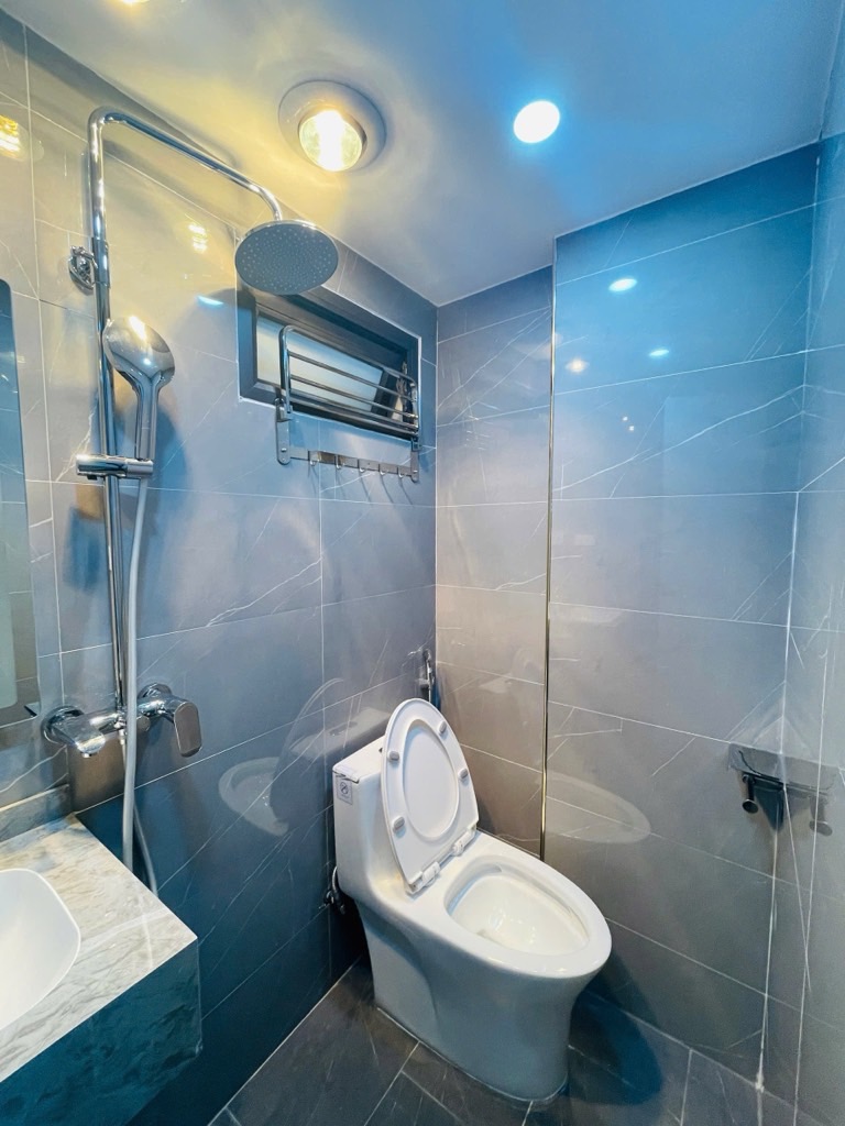 Bán nhà ngõ Hoà Bình - diện tích 30.4m2 4 tầng - Lô góc 2 mặt ngõ - giá 8,5 tỷ