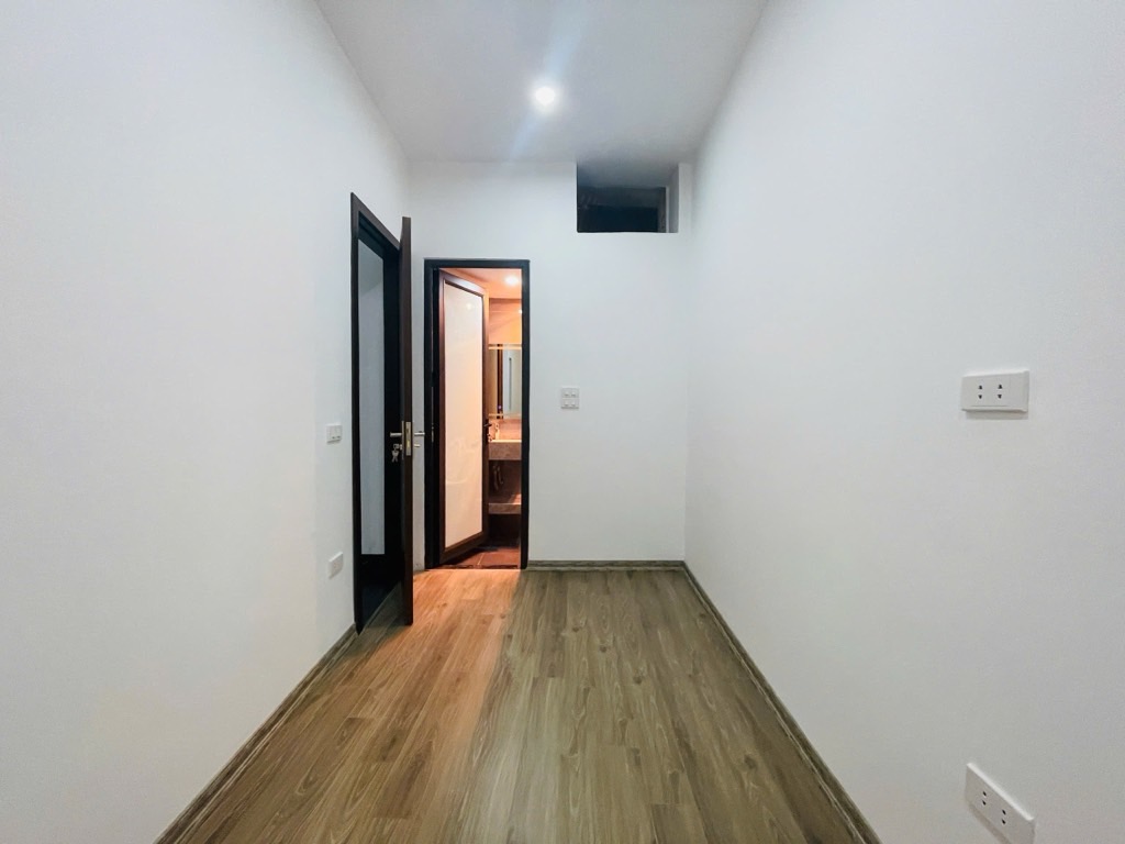 Bán nhà ngõ Hoà Bình - diện tích 30.4m2 4 tầng - Lô góc 2 mặt ngõ - giá 8,5 tỷ