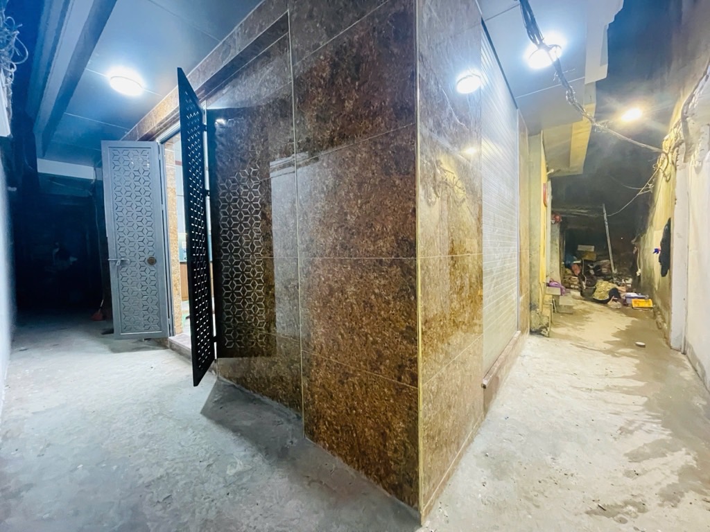 Bán nhà ngõ Hoà Bình - diện tích 30.4m2 4 tầng - Lô góc 2 mặt ngõ - giá 8,5 tỷ