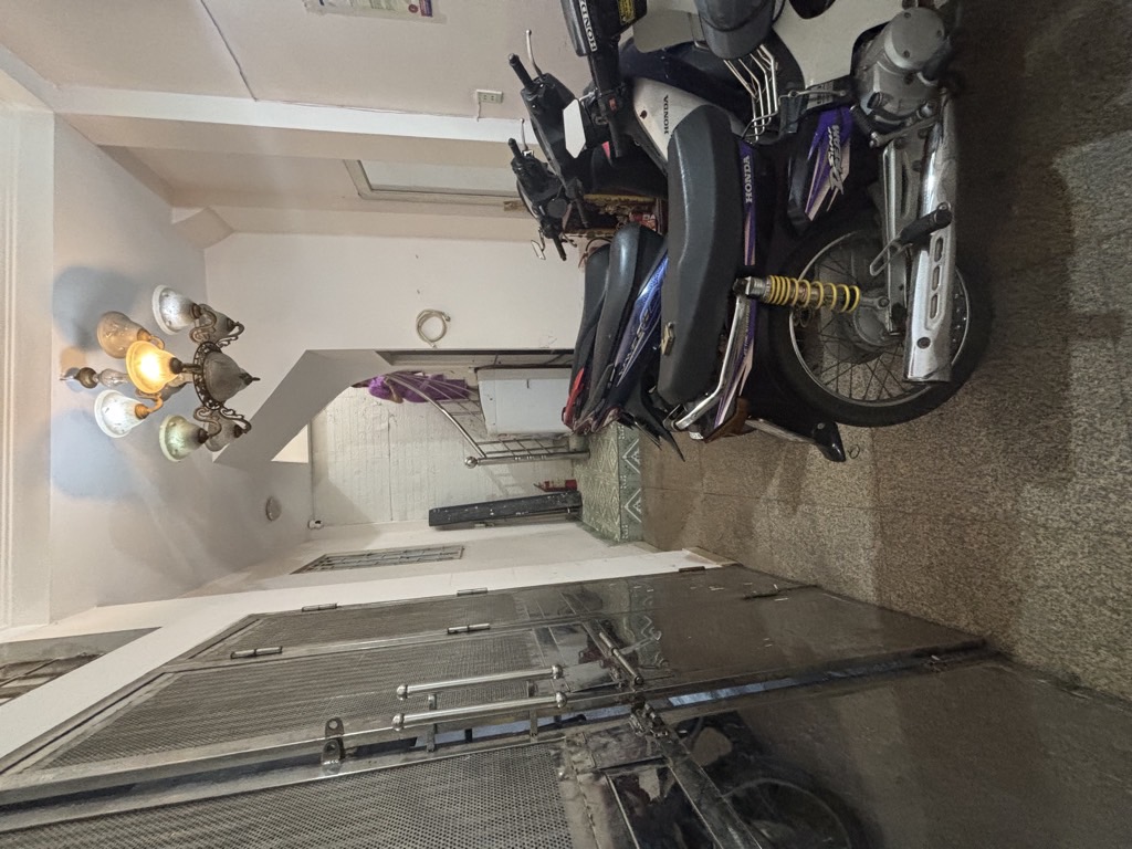 Bán nhà Trại Cá - diện tích 33m2 4 tầng - Nhà dòng tiền, ô tô gần - giá 6,9 tỷ