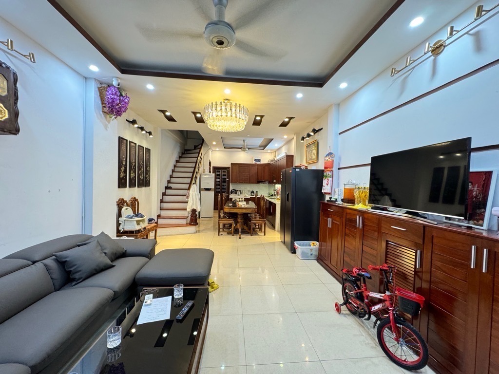 Bán nhà Hoàng Văn Thái - diện tích 85.3m2 5 tầng - ô tô đỗ cửa - giá 23 tỷ