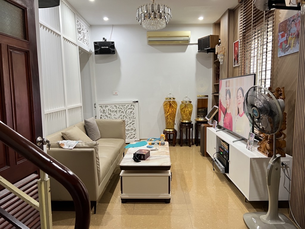 Bán nhà Hoàng Văn Thái - diện tích 85.3m2 5 tầng - ô tô đỗ cửa - giá 23 tỷ