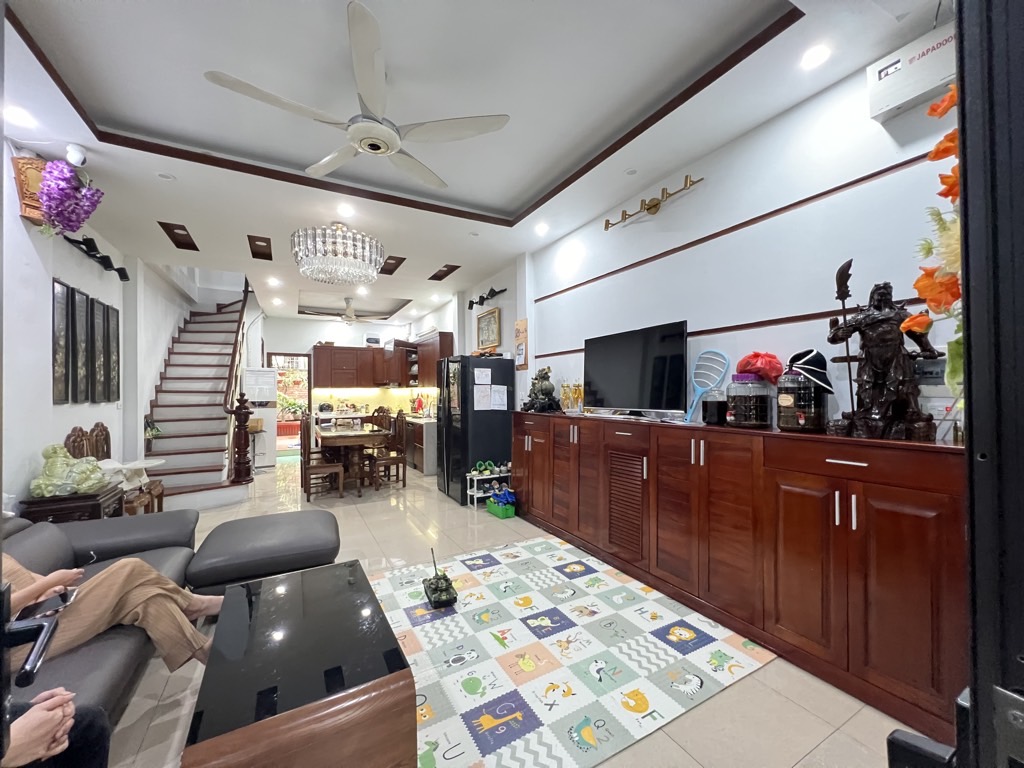 Bán nhà Hoàng Văn Thái - diện tích 85.3m2 5 tầng - ô tô đỗ cửa - giá 23 tỷ