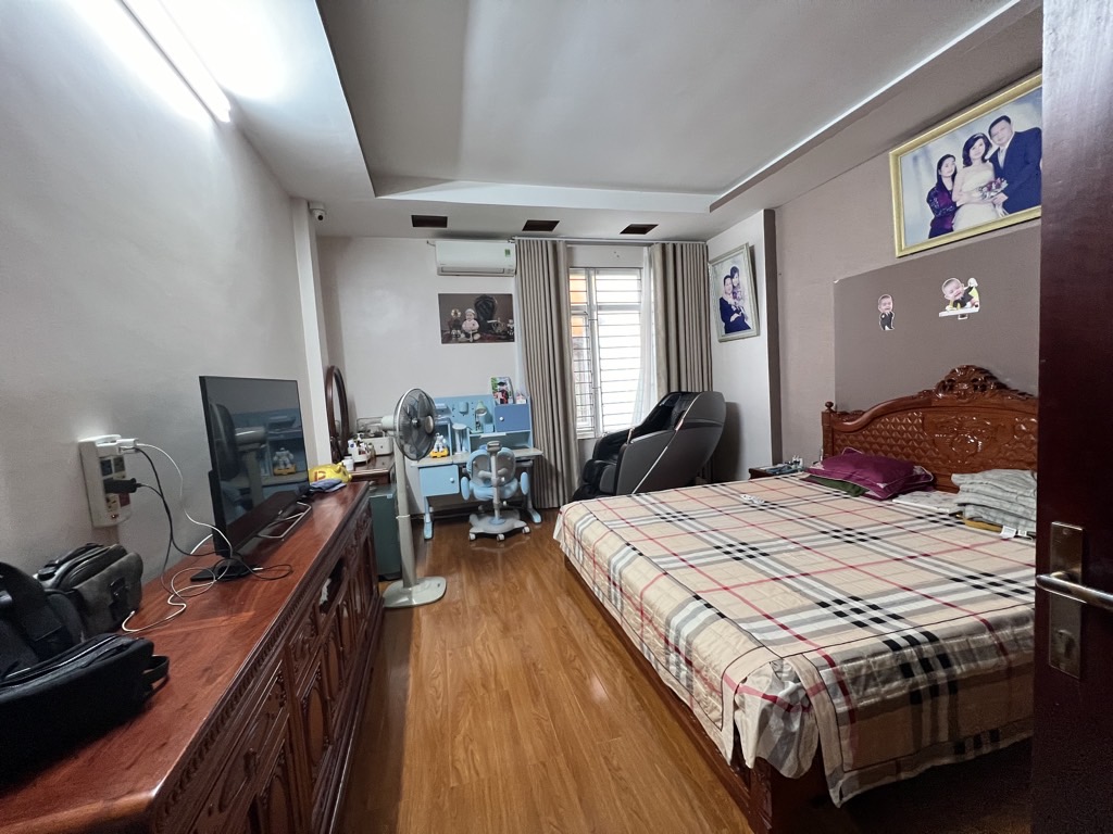 Bán nhà Hoàng Văn Thái - diện tích 85.3m2 5 tầng - ô tô đỗ cửa - giá 23 tỷ