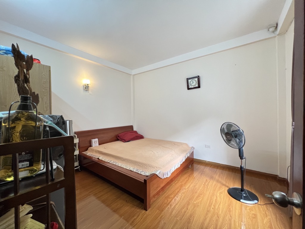 Bán nhà Hoàng Văn Thái - diện tích 85.3m2 5 tầng - ô tô đỗ cửa - giá 23 tỷ