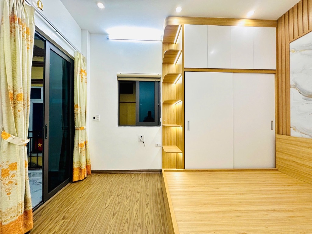 Bán nhà Đông Thiên - diện tích 36.8m2 4 tầng - Đầu ngõ ô tô tránh - giá 7,8 tỷ