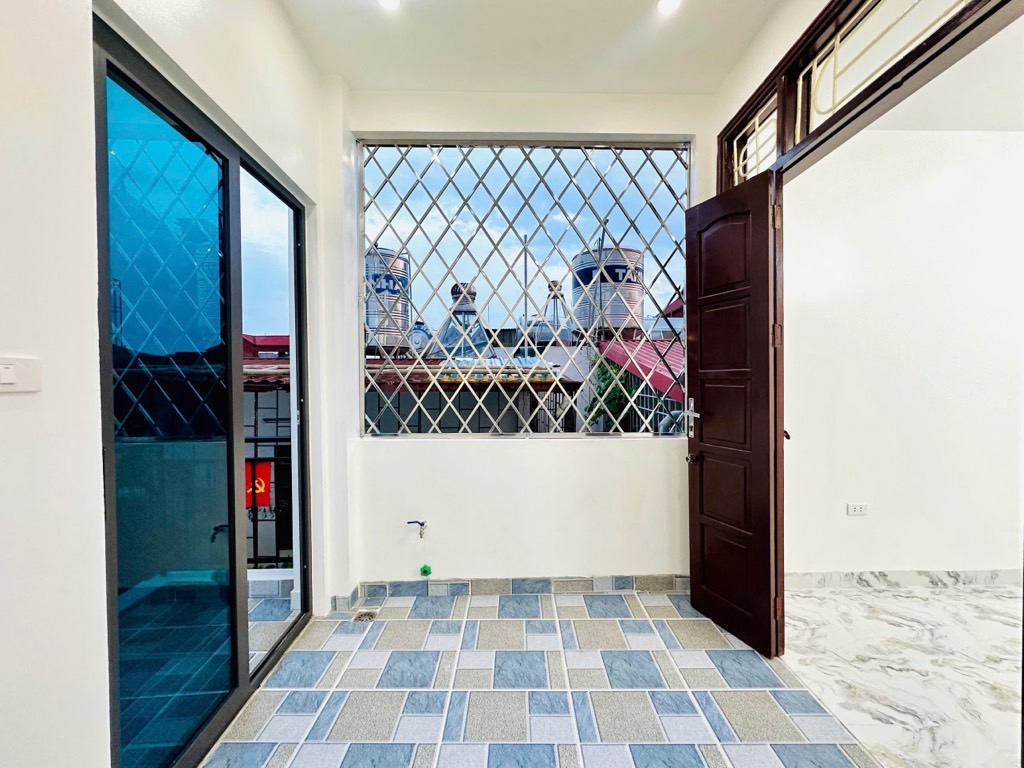 Bán nhà Đông Thiên - diện tích 36.8m2 4 tầng - Đầu ngõ ô tô tránh - giá 7,8 tỷ