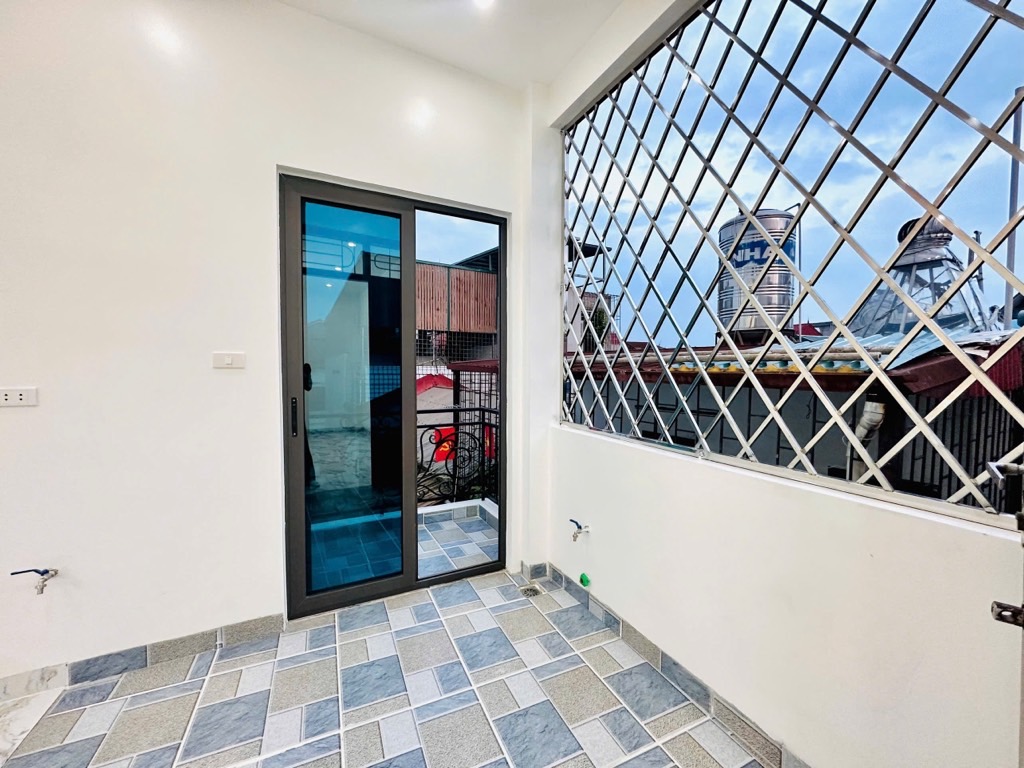 Bán nhà Đông Thiên - diện tích 36.8m2 4 tầng - Đầu ngõ ô tô tránh - giá 7,8 tỷ