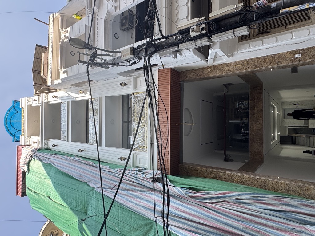 Bán nhà Kim Đồng - diện tích 54m2 7 tầng - Ô tô tránh - giá 23,6 tỷ