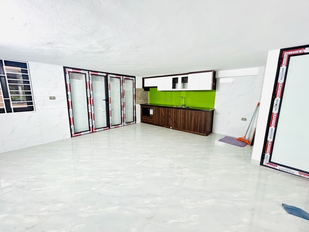 Bán nhà Yên Sở - diện tích 63.5m2 5 tầng - Ô TÔ - VIEW ĐẸP - giá 24,2 tỷ