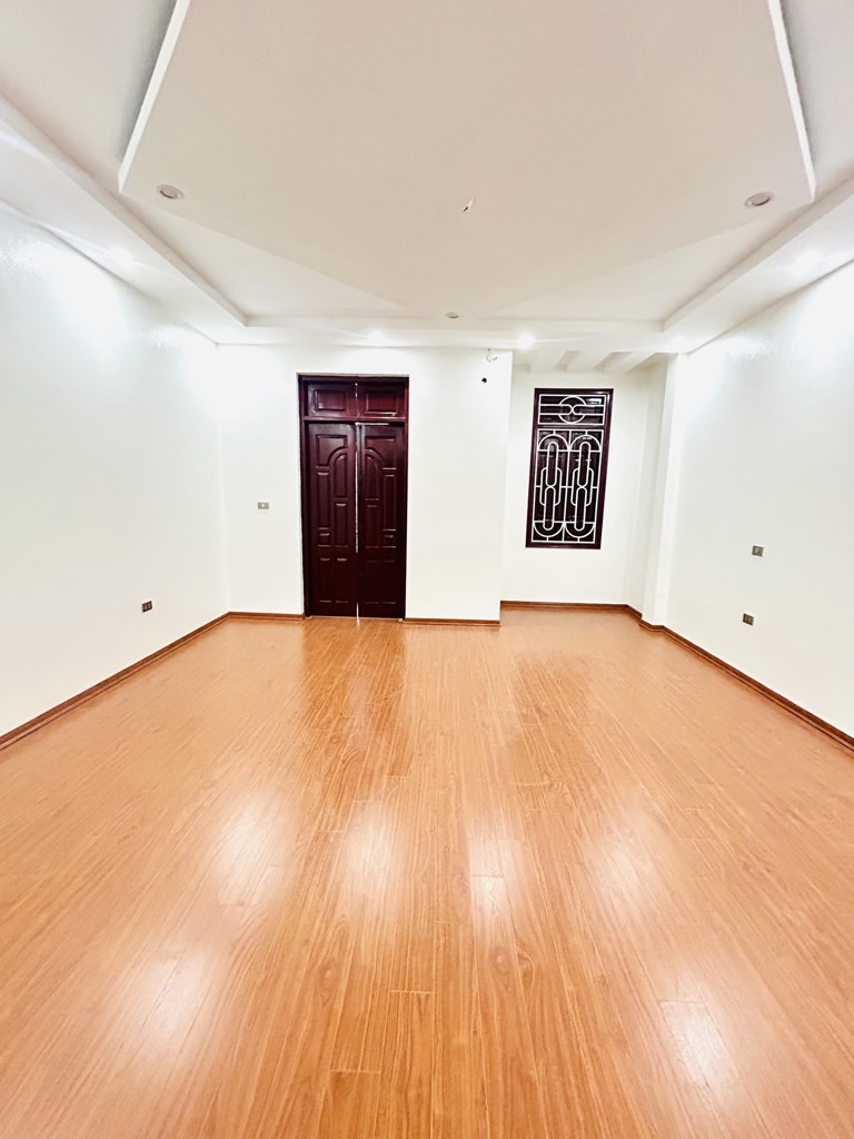 Bán nhà Yên Sở - diện tích 63.5m2 5 tầng - Ô TÔ - VIEW ĐẸP - giá 24,2 tỷ