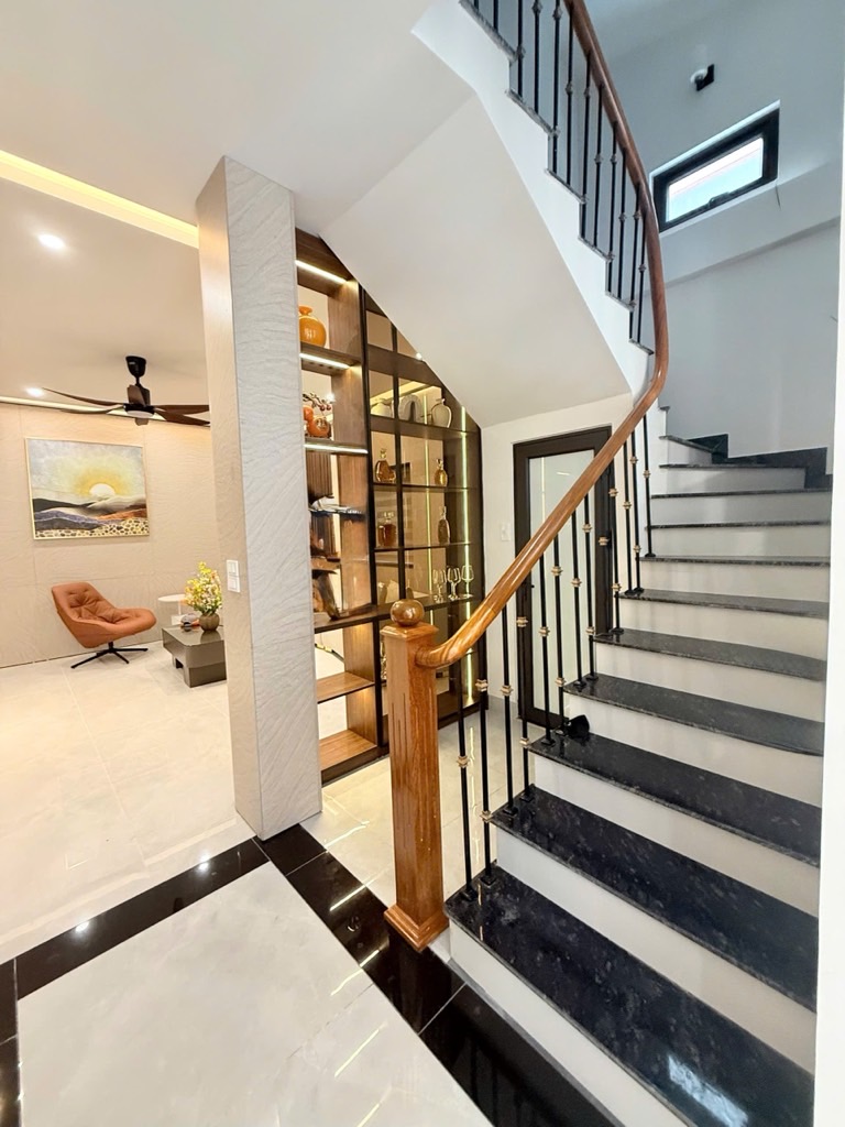 Bán nhà Giải Phóng - diện tích 73m2 4 tầng - Lô góc, 3 mặt thoáng - giá 19,9 tỷ