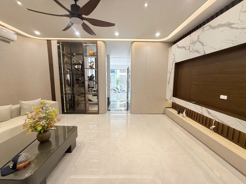 Bán nhà Giải Phóng - diện tích 73m2 4 tầng - Lô góc, 3 mặt thoáng - giá 19,9 tỷ