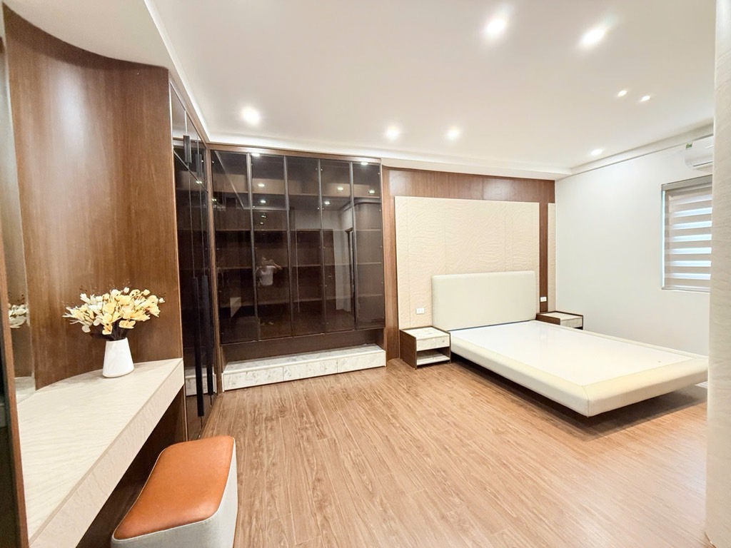 Bán nhà Giải Phóng - diện tích 73m2 4 tầng - Lô góc, 3 mặt thoáng - giá 19,9 tỷ