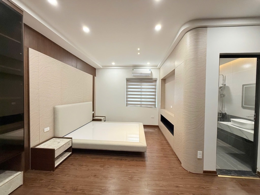 Bán nhà Giải Phóng - diện tích 73m2 4 tầng - Lô góc, 3 mặt thoáng - giá 19,9 tỷ