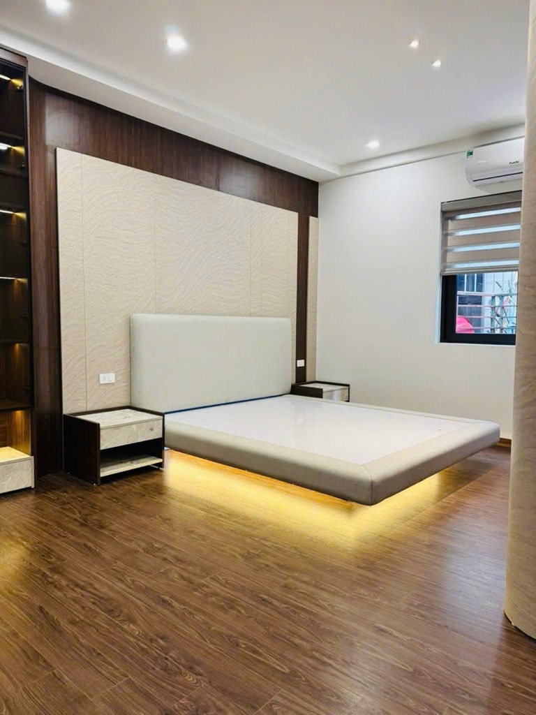 Bán nhà Giải Phóng - diện tích 73m2 4 tầng - Lô góc, 3 mặt thoáng - giá 19,9 tỷ