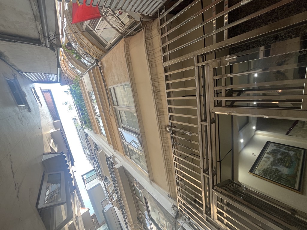 Bán nhà Vũ Thạnh - diện tích 50m2 5 tầng - Nhà đẹp dân xây - giá 12,8 tỷ