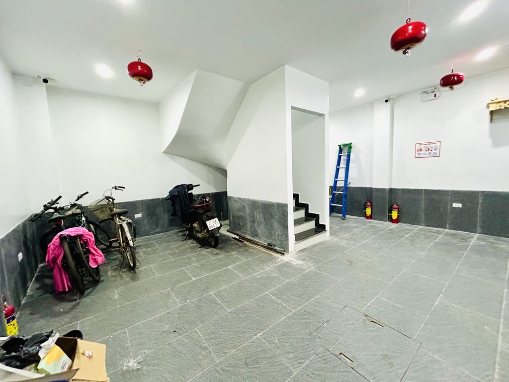 Bán nhà Ngũ Nhạc - diện tích 40m2 5 tầng - Nhà đẹp, nhiều tiện ích - giá 8,4 tỷ