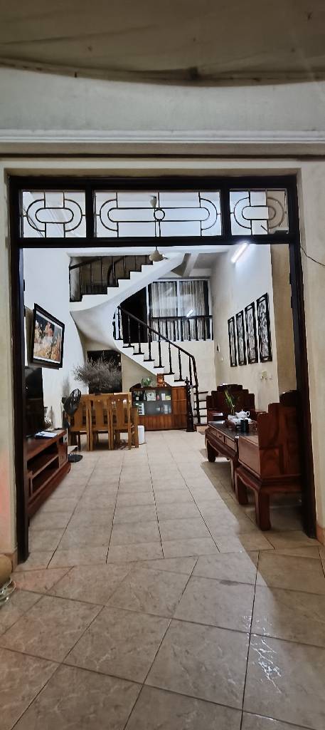 Bán nhà Hoàng Mai - diện tích 74.4m2 3 tầng - ô tô đỗ cửa - giá 19,5 tỷ