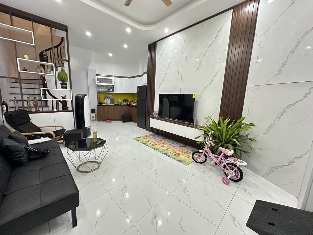 Bán nhà Đê Trần Khát Chân - diện tích 37m2 4 tầng - Nhà đẹp ở ngay - giá 8,2 tỷ