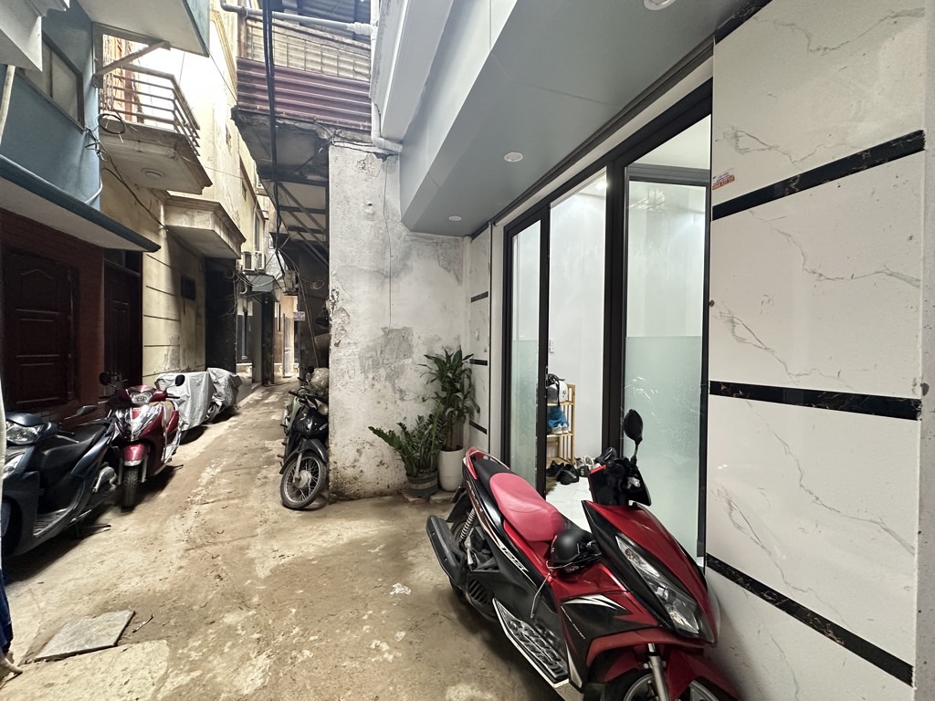 Bán nhà Đê Trần Khát Chân - diện tích 37m2 4 tầng - Nhà đẹp ở ngay - giá 8,2 tỷ