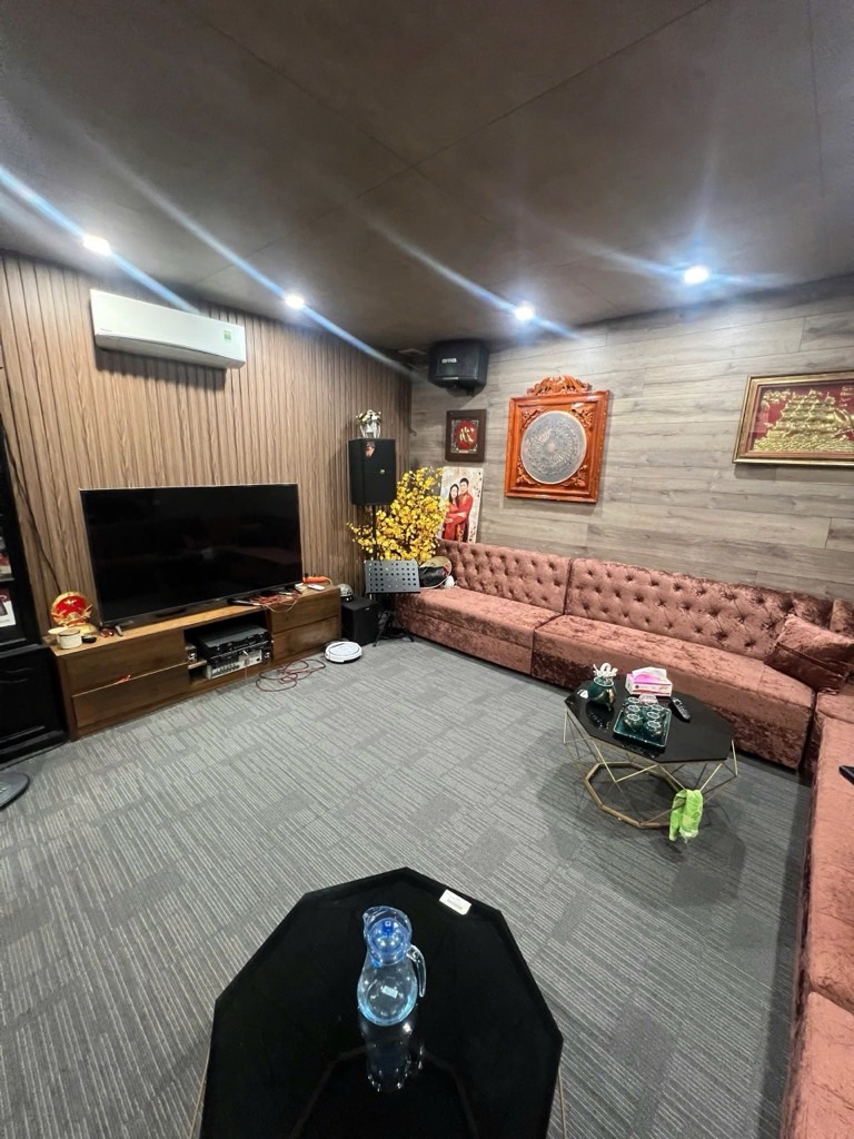 Bán nhà Pháo đài Láng - diện tích 60m2 5 tầng - lô góc - giá 18,8 tỷ