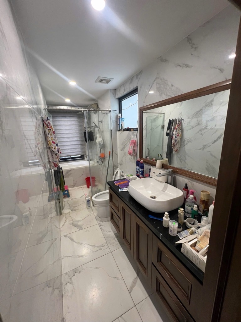 Bán nhà Pháo đài Láng - diện tích 60m2 5 tầng - lô góc - giá 18,8 tỷ