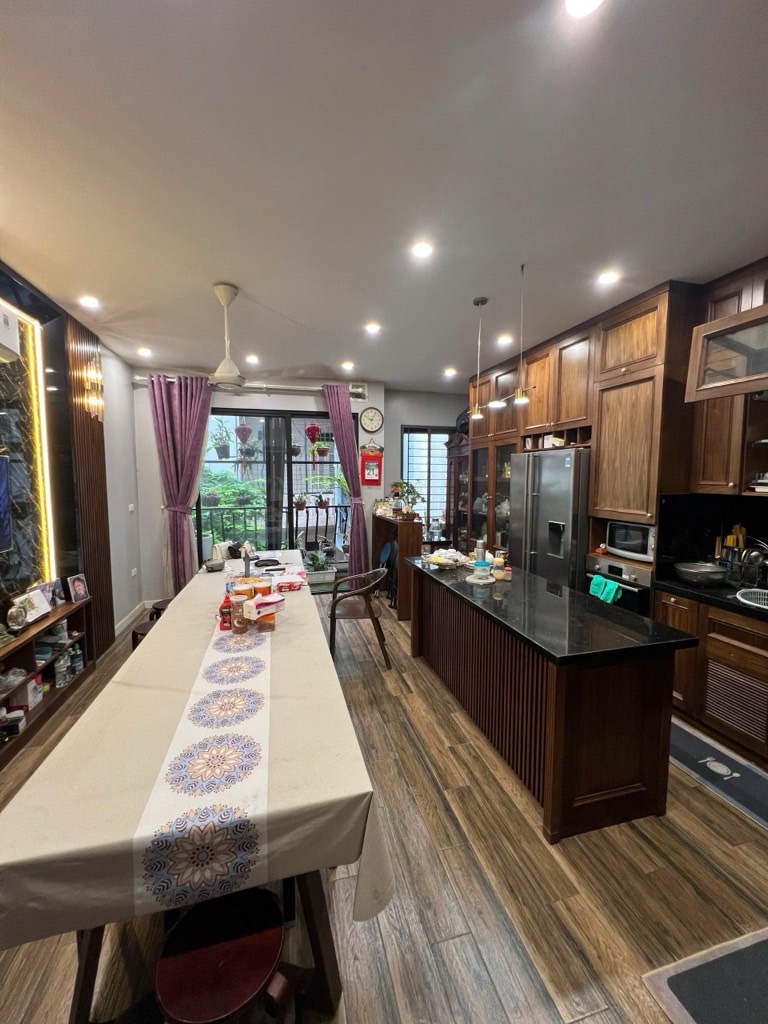 Bán nhà Pháo đài Láng - diện tích 60m2 5 tầng - lô góc - giá 18,8 tỷ