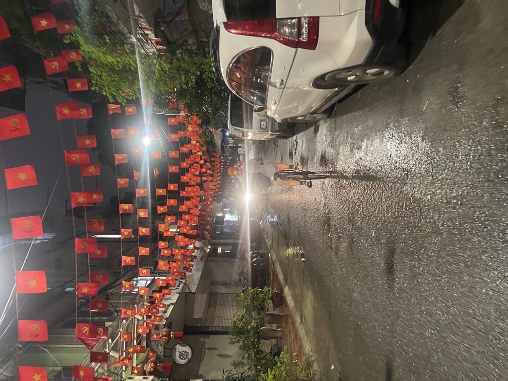 Bán nhà Pháo đài Láng - diện tích 60m2 5 tầng - lô góc - giá 18,8 tỷ