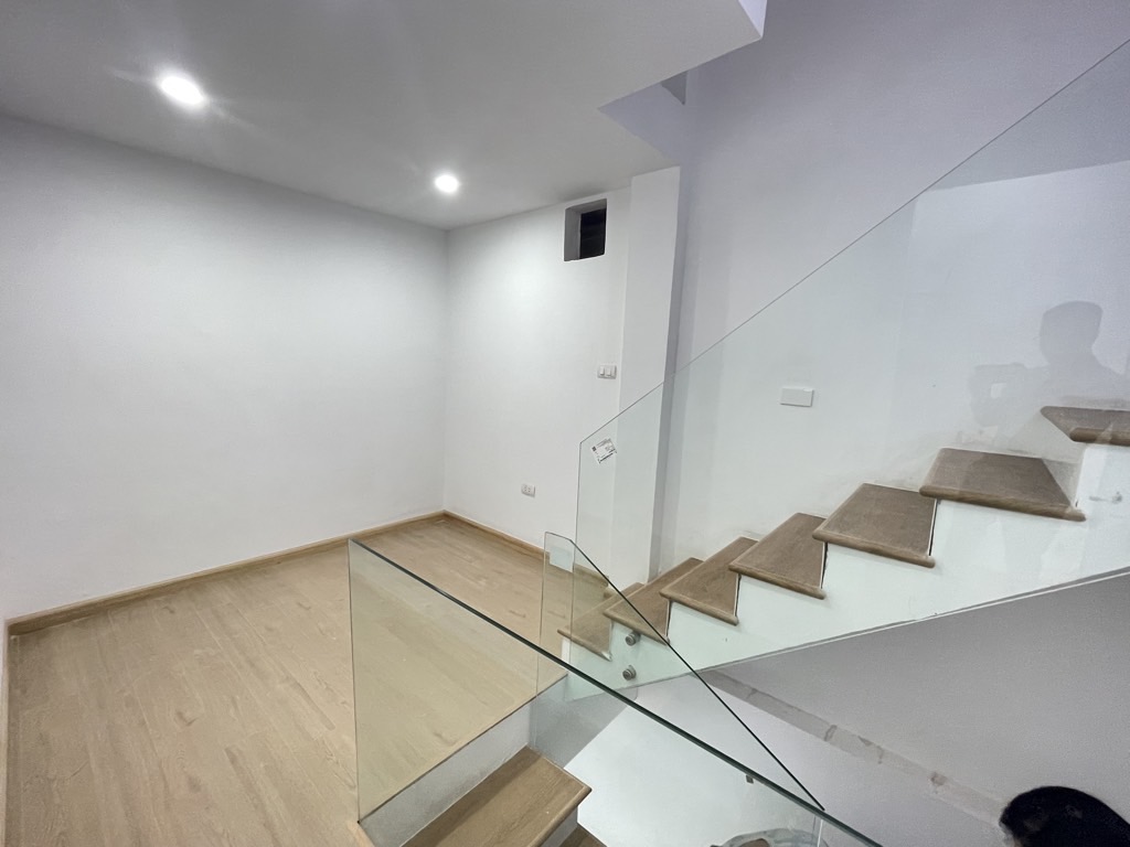 Bán nhà Khu TT Hồng Hà - diện tích 16,1m2 3 tầng - Lô góc, ô tô đỗ cửa - giá 7,3 tỷ